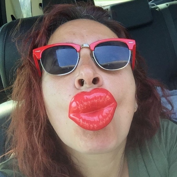 Meet your Posher, Michelle - Picture 2 of 13